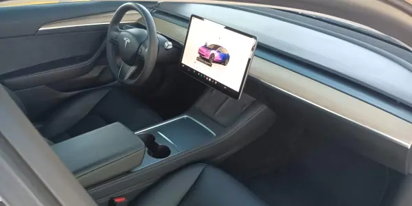 Tesla Model 3 2023 - 30450 EUR, 61000 km - AUTO.MOTO.pt - 61000km - foto 13 de 22