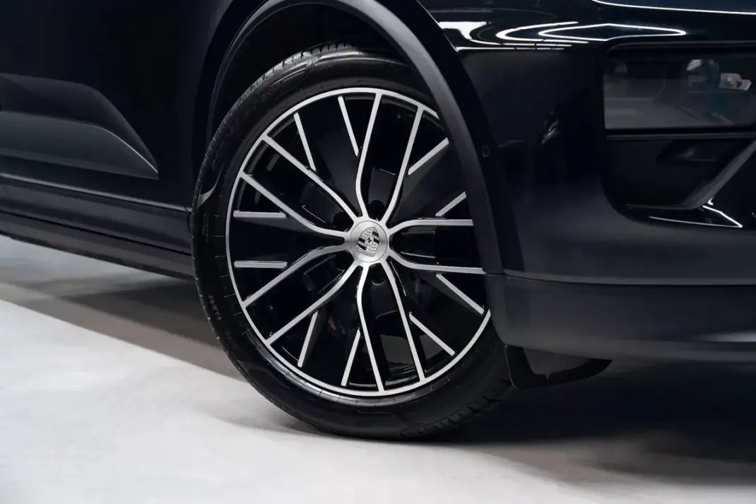 Porsche Macan 2025 - 89950 EUR, 8000 km - AUTO.MOTO.pt - 8000km - foto 4 de 57