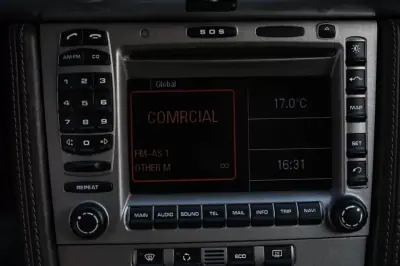 Porsche Cayman 2007 - 43000 EUR, 145000 km - AUTO.MOTO.pt - 145000km - foto 38 de 43