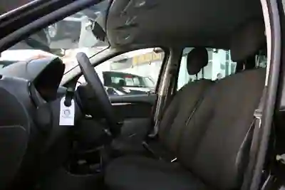 Dacia Duster 2010 - 6250 EUR, 155000 km - AUTO.MOTO.pt - 155000km - foto 16 de 24