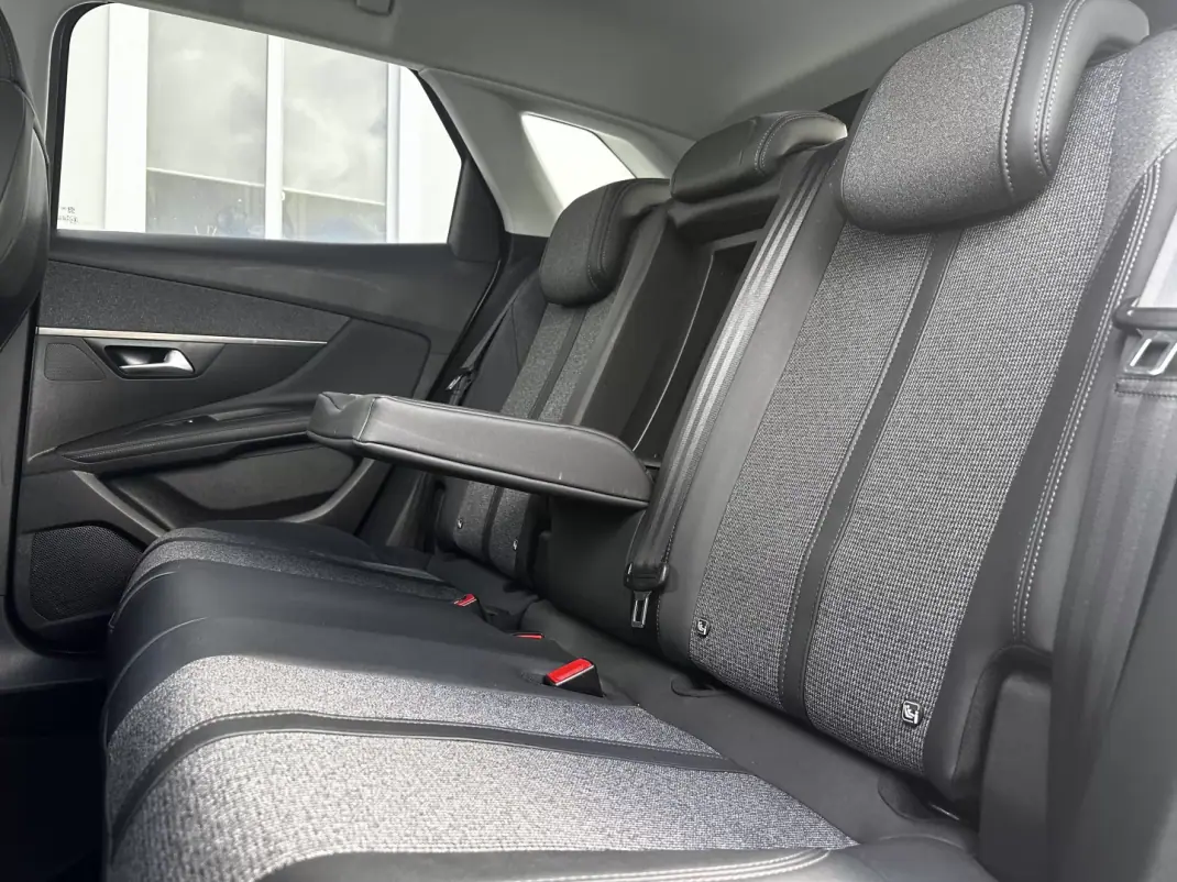 Peugeot 3008 2019 - 15990 EUR, 97900 km - AUTO.MOTO.pt - 97900km - foto 9 de 31