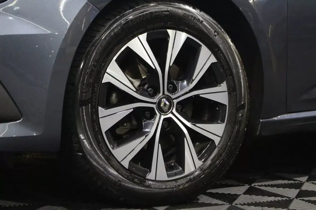 Renault Mégane Sport Tourer 2022 - 16250 EUR, 167000 km - AUTO.MOTO.pt - 167000km - foto 3 de 32