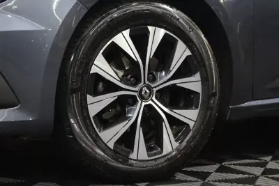 Renault Mégane Sport Tourer 2022 - 16250 EUR, 167000 km - AUTO.MOTO.pt - 167000km - foto 3 de 32