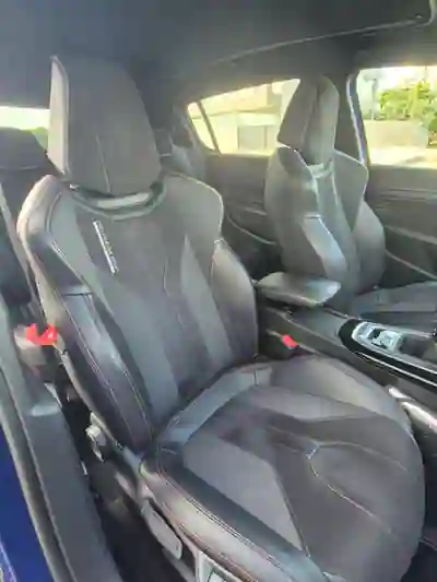 Peugeot 308 2017 - 23000 EUR, 127000 km - 127000km - foto 5 de 9