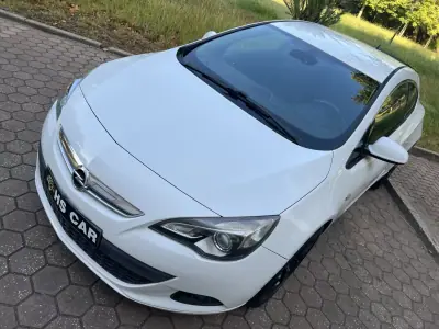 Opel Astra GTC 2012 — foto 6 de 39