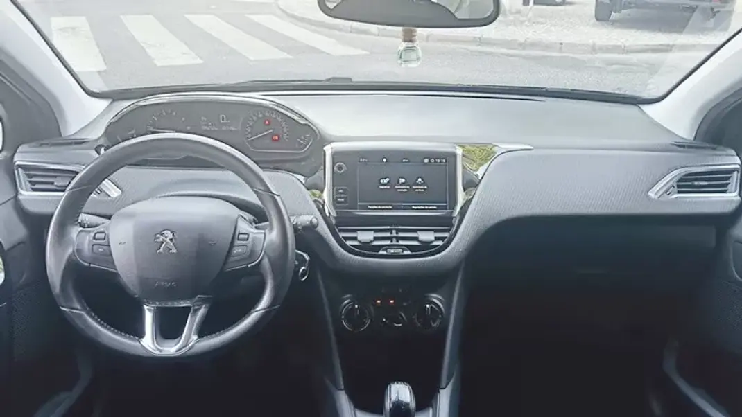 Peugeot 208 2019 - 8299 EUR, 136000 km - AUTO.MOTO.pt - 136000km - foto 19 de 48