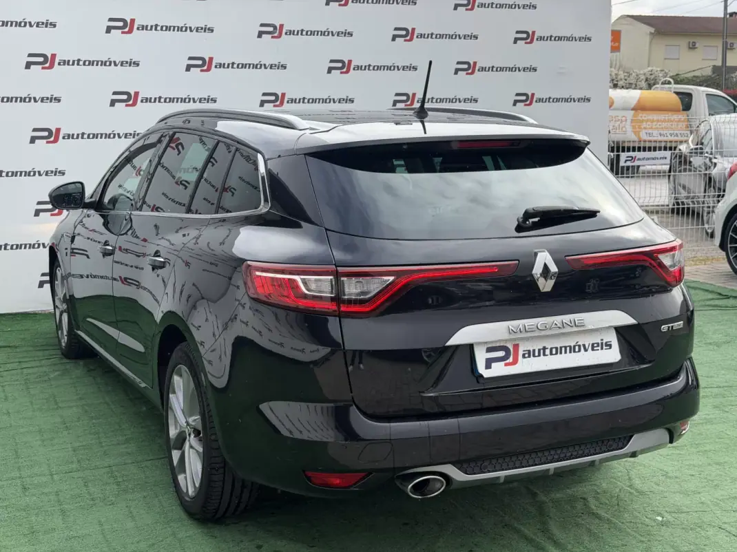 Renault Mégane 2019 - 15990 EUR, 122827 km - AUTO.MOTO.pt - 122827km - foto 9 de 21