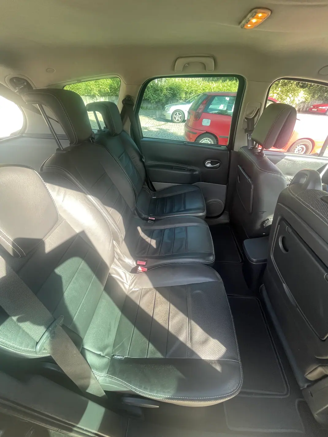 Renault Scénic 2009 - 4990 EUR, 245000 km - AUTO.MOTO.pt - 245000km - foto 11 de 13