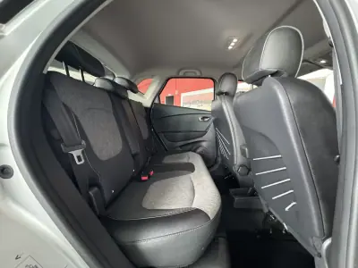Renault Captur 2017 - 14990 EUR, 69213 km - AUTO.MOTO.pt - 69213km - foto 12 de 21
