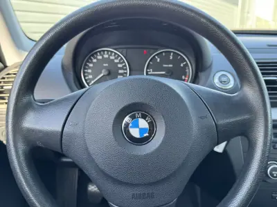 BMW 118 2009 - 9950 EUR, 260000 km - AUTO.MOTO.pt - 260000km - foto 8 de 16