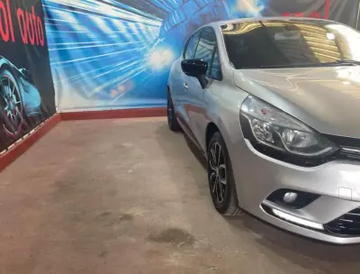Renault Clio 2019 - 11750 EUR, 106000 km - AUTO.MOTO.pt - 106000km - foto 12 de 45