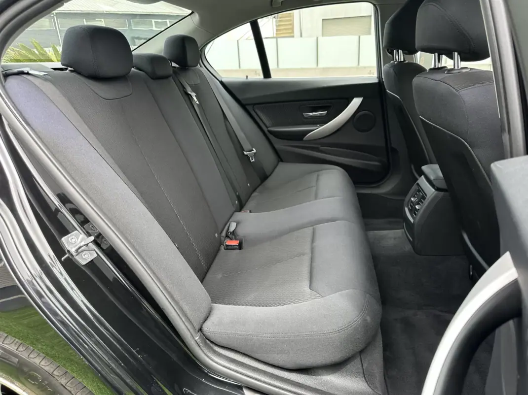 BMW 320 2013 - 13900 EUR, 280000 km - AUTO.MOTO.pt - 280000km - foto 39 de 64