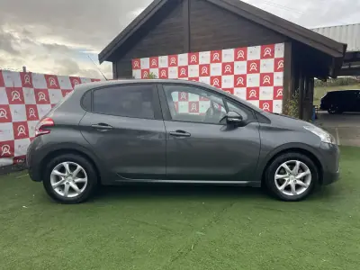 Peugeot 208 2012 - 4490 EUR, 425090 km - AUTO.MOTO.pt - 425090km - foto 2 de 15