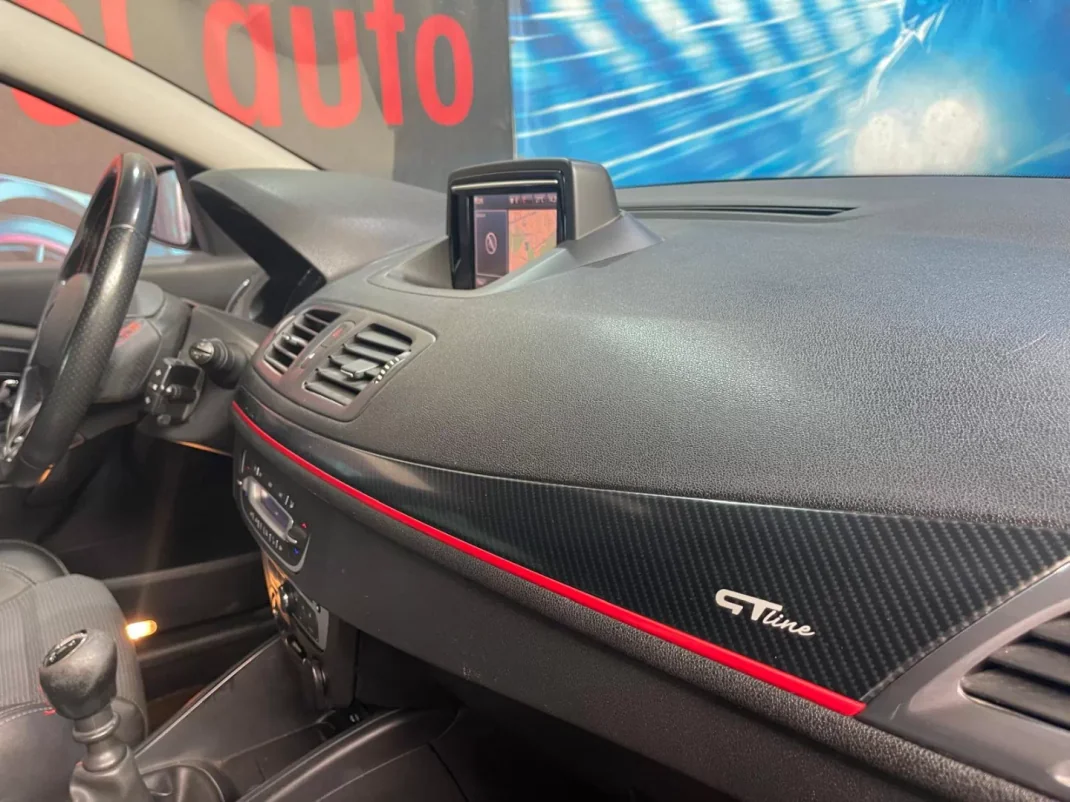 Renault Mégane Sport Tourer 2014 - 9999 EUR, 163000 km - AUTO.MOTO.pt - 163000km - foto 34 de 47