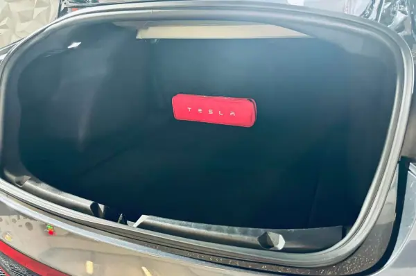 Tesla Model 3 2022 - 28990 EUR, 59195 km - AUTO.MOTO.pt - 59195km - foto 7 de 20
