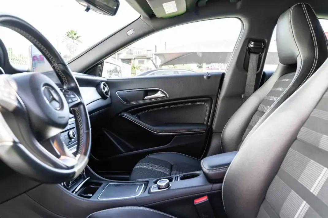 Mercedes-Benz CLA 180 2019 - 22990 EUR, 188150 km - AUTO.MOTO.pt - 188150km - foto 18 de 35