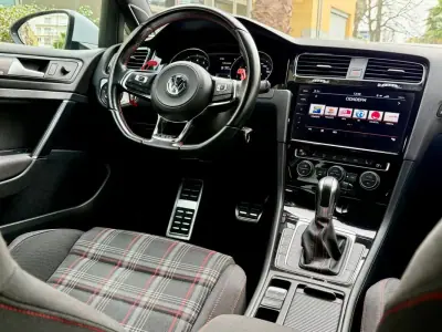 Volkswagen Golf 2017 - 23990 EUR, 87650 km - AUTO.MOTO.pt - 87650km - foto 14 de 38