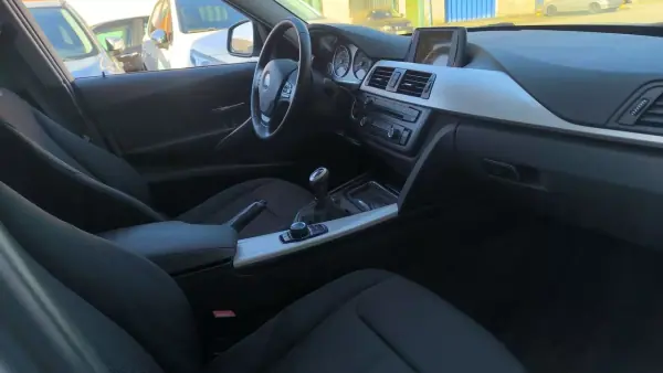 BMW 318 2015 - 12900 EUR, 195000 km - AUTO.MOTO.pt - 195000km - foto 7 de 20