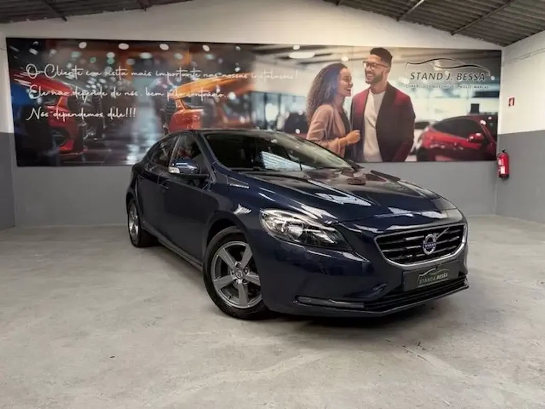 Volvo V40 2014 - 7900 EUR, 263000 km - AUTO.MOTO.pt - 263000km - foto 1 de 14