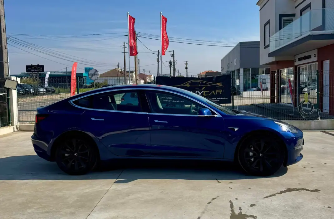 Tesla Model 3 2019 - 25030 EUR, 171000 km - AUTO.MOTO.pt - 171000km - foto 7 de 22
