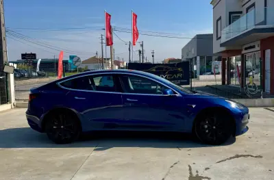 Tesla Model 3 2019 - 25030 EUR, 171000 km - AUTO.MOTO.pt - 171000km - foto 7 de 22