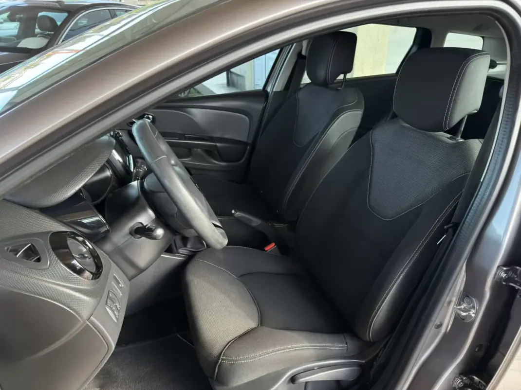 Renault Clio Sport Tourer 2014 - 8950 EUR, 143153 km - AUTO.MOTO.pt - 143153km - foto 20 de 30