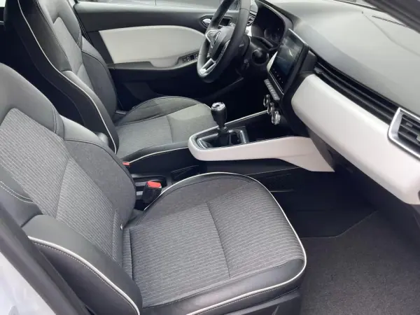 Renault Clio 2022 - 14900 EUR, 91000 km - AUTO.MOTO.pt - 91000km - foto 8 de 14