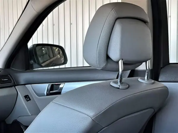 Mercedes-Benz C 220 2008 - 13990 EUR, 231000 km - AUTO.MOTO.pt - 231000km - foto 40 de 42