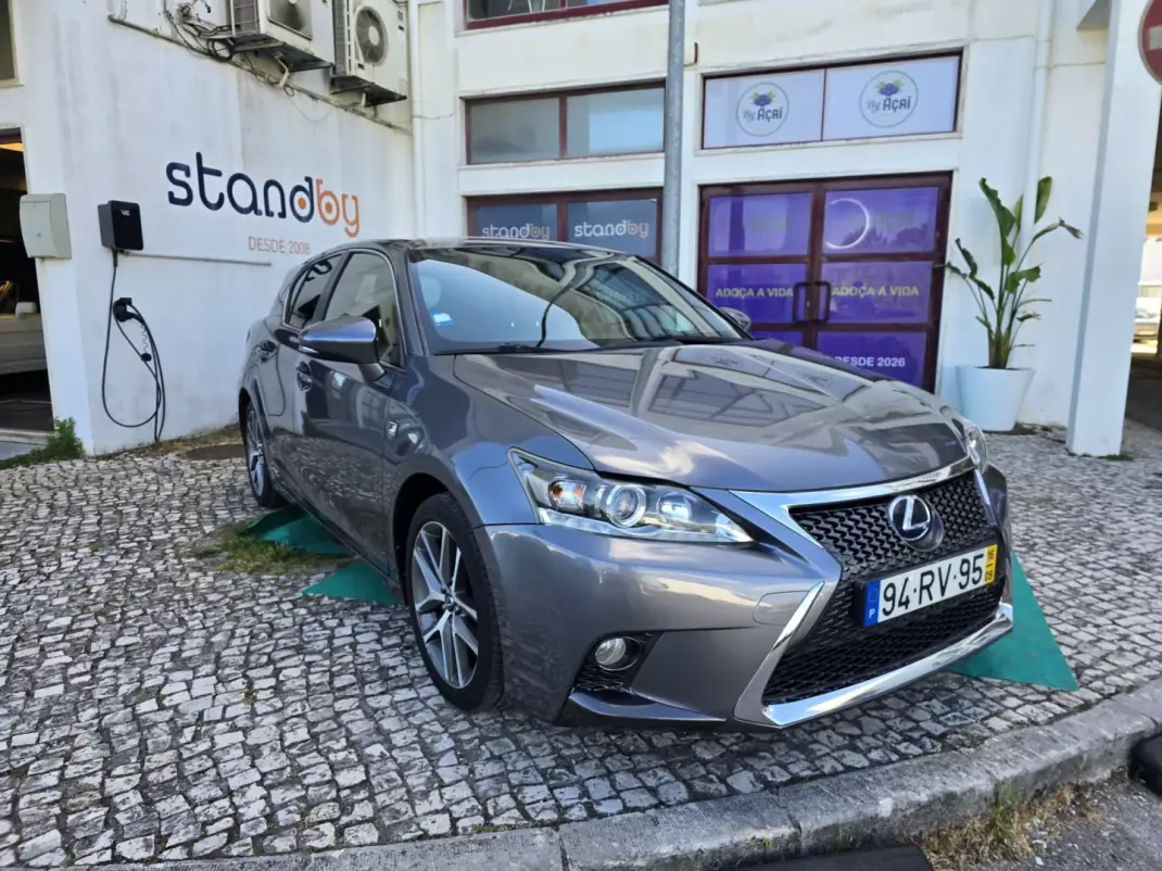 Lexus CT 200h 2016 - 17950 EUR, 217000 km - AUTO.MOTO.pt - 217000km - foto 1 de 13
