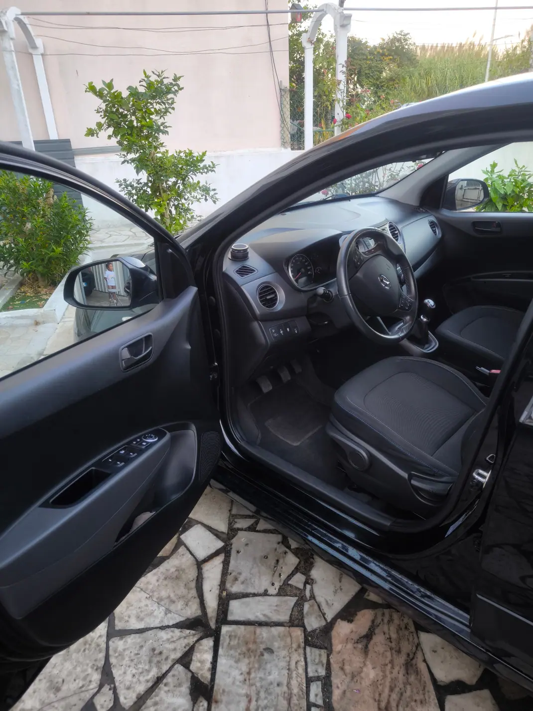 Hyundai i10 2016 - 8990 EUR, 75000 km - 75000km - foto 9 de 14