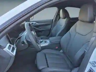 BMW i4 2025 - 30000 EUR, 25000 km - 25000km - foto 8 de 8