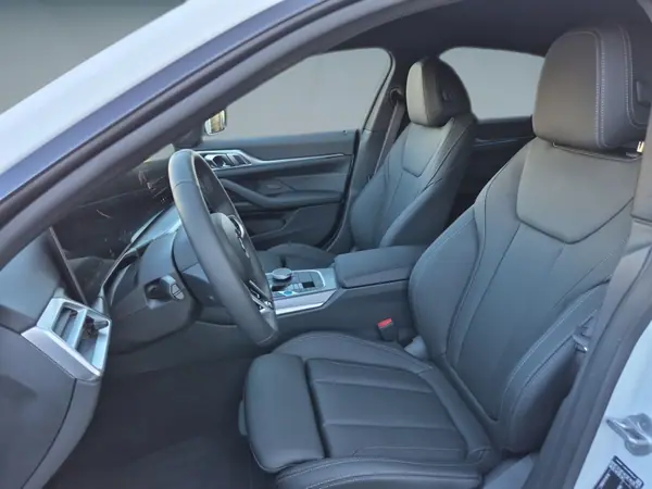 BMW i4 2025 - 30000 EUR, 25000 km - 25000km - foto 8 de 8