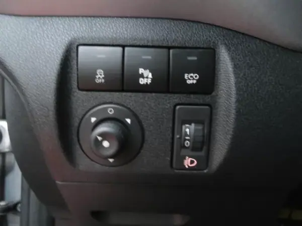 Peugeot Partner 2016 - 12900 EUR, 211456 km - AUTO.MOTO.pt - 211456km - foto 19 de 31