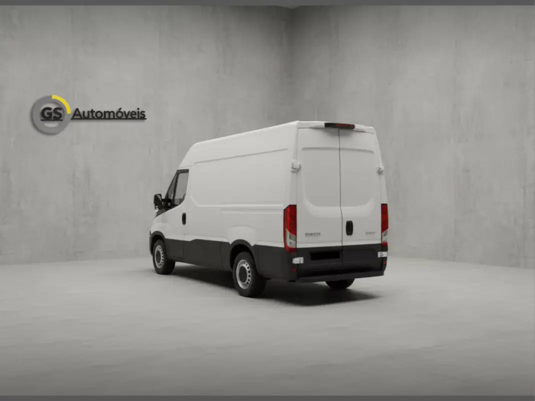 Iveco 2015 - 13500 EUR, 240000 km - AUTO.MOTO.pt - 240000km - foto 4 de 9