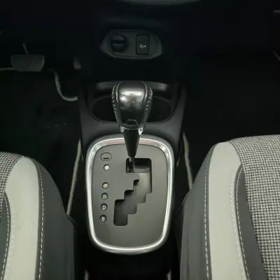 Toyota Yaris 2020 - 18950 EUR, 77356 km - AUTO.MOTO.pt - 77356km - foto 23 de 28