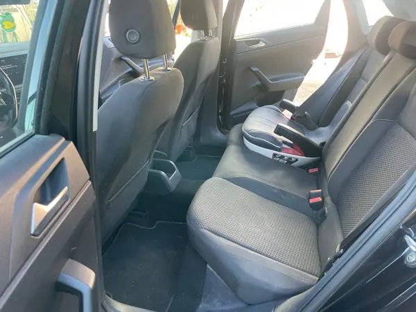 Volkswagen Polo 2018 - 10000 EUR, 175000 km - AUTO.MOTO.pt - 175000km - foto 7 de 13