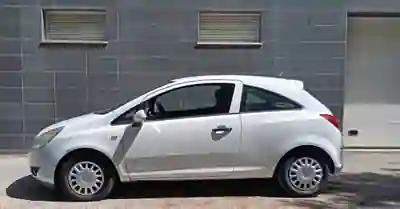 Opel Corsa 1.3 CDTI Van 2009 - 3650 EUR, 206247 km - AUTO.MOTO.pt - 206247km - foto 2 de 13