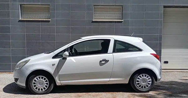 Opel Corsa 1.3 CDTI Van 2009 - 3650 EUR, 206247 km - AUTO.MOTO.pt - 206247km - foto 2 de 13