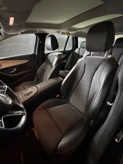 Mercedes-Benz E 300 2022 - 34500 EUR, 77100 km - AUTO.MOTO.pt - 77100km - foto 10 de 18