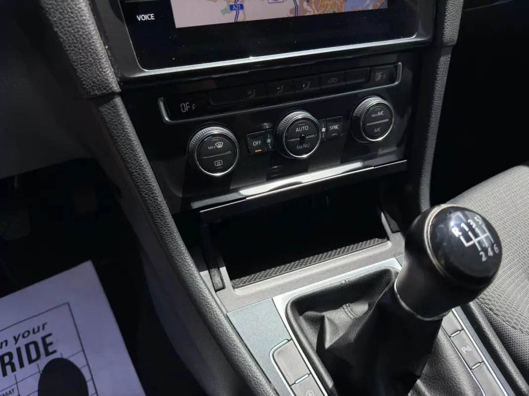 Volkswagen Golf 2019 - 13995 EUR, 169500 km - AUTO.MOTO.pt - 169500km - foto 14 de 41