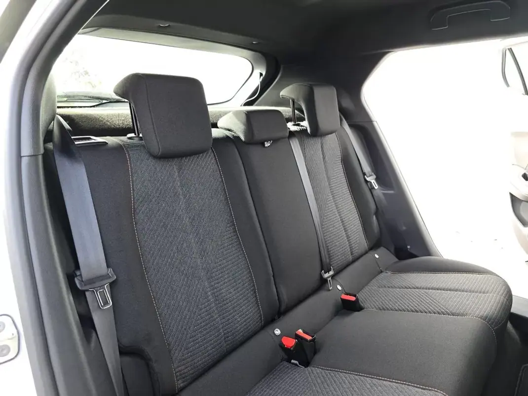 Peugeot 2008 2024 - 18500 EUR, 10965 km - AUTO.MOTO.pt - 10965km - foto 33 de 34