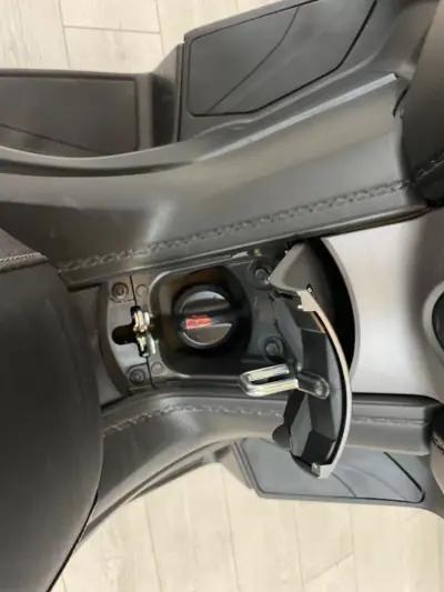 Yamaha XMAX 2017 - 3950 EUR, 9400 km - 9400km - foto 19 de 19