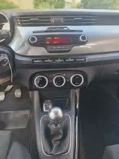 Alfa Romeo Giulietta 2011 - 6990 EUR, 156800 km - AUTO.MOTO.pt - 156800km - foto 13 de 17
