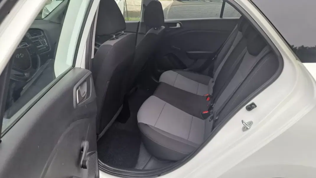 Hyundai i20 2018 - 10890 EUR, 134296 km - AUTO.MOTO.pt - 134296km - foto 7 de 43