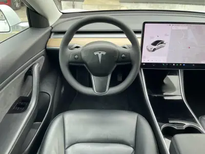 Tesla Model 3 2020 - 25995 EUR, 80043 km - AUTO.MOTO.pt - 80043km - foto 4 de 43