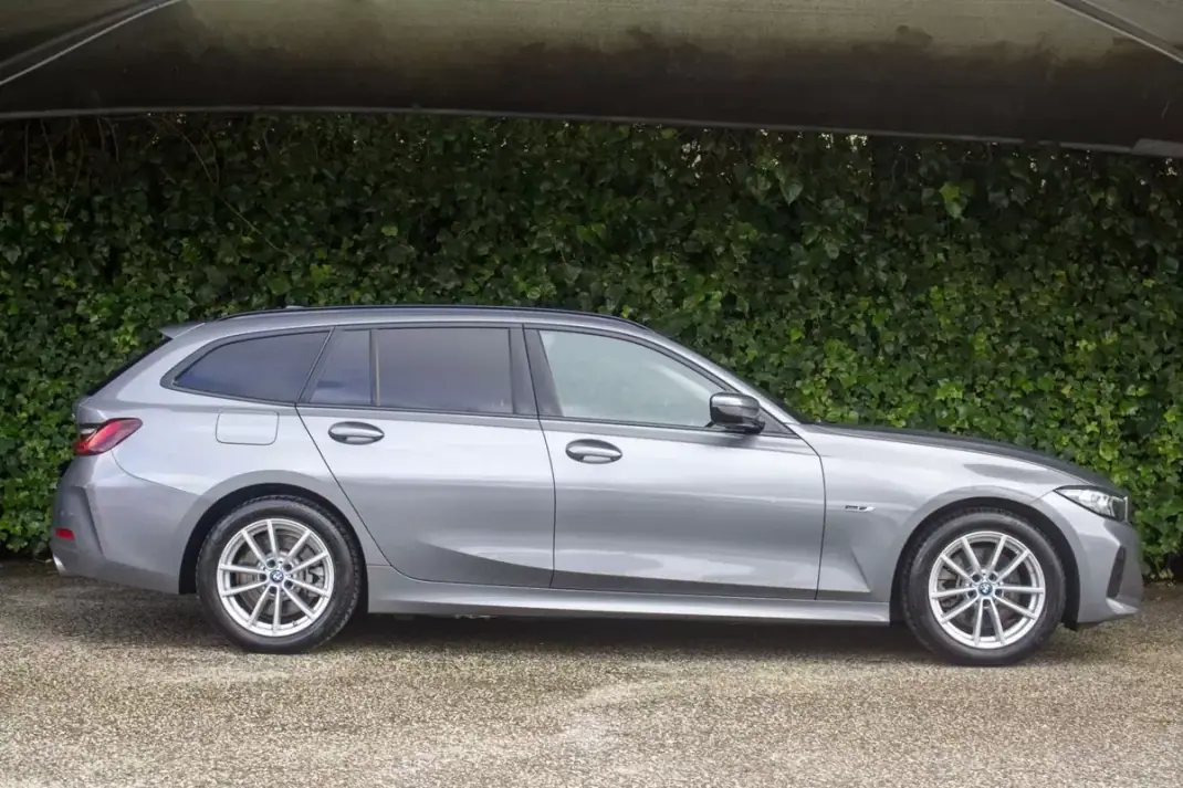 BMW 320 2022 - 29900 EUR, 70700 km - AUTO.MOTO.pt - 70700km - foto 6 de 19