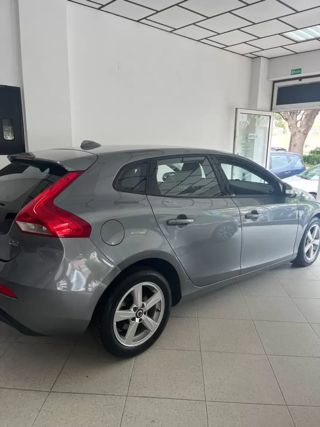 Volvo V40 2016 - 12750 EUR, 126641 km - 126641km - foto 3 de 11