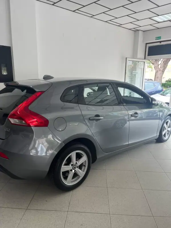 Volvo V40 2016 - 12750 EUR, 126641 km - AUTO.MOTO.pt - 126641km - foto 3 de 11