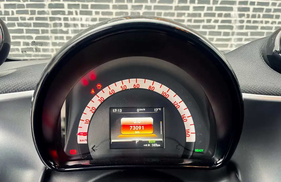 Smart Fortwo Cabrio 2017 - 11750 EUR, 74000 km - AUTO.MOTO.pt - 74000km - foto 14 de 14