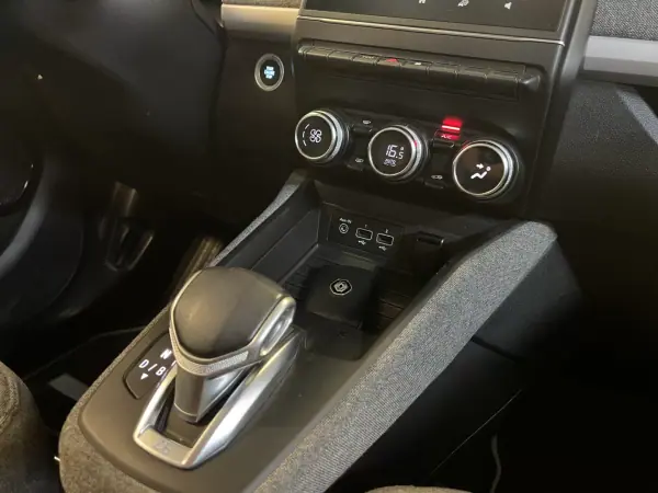 Renault Zoe 2020 - 13990 EUR, 145000 km - AUTO.MOTO.pt - 145000km - foto 22 de 52